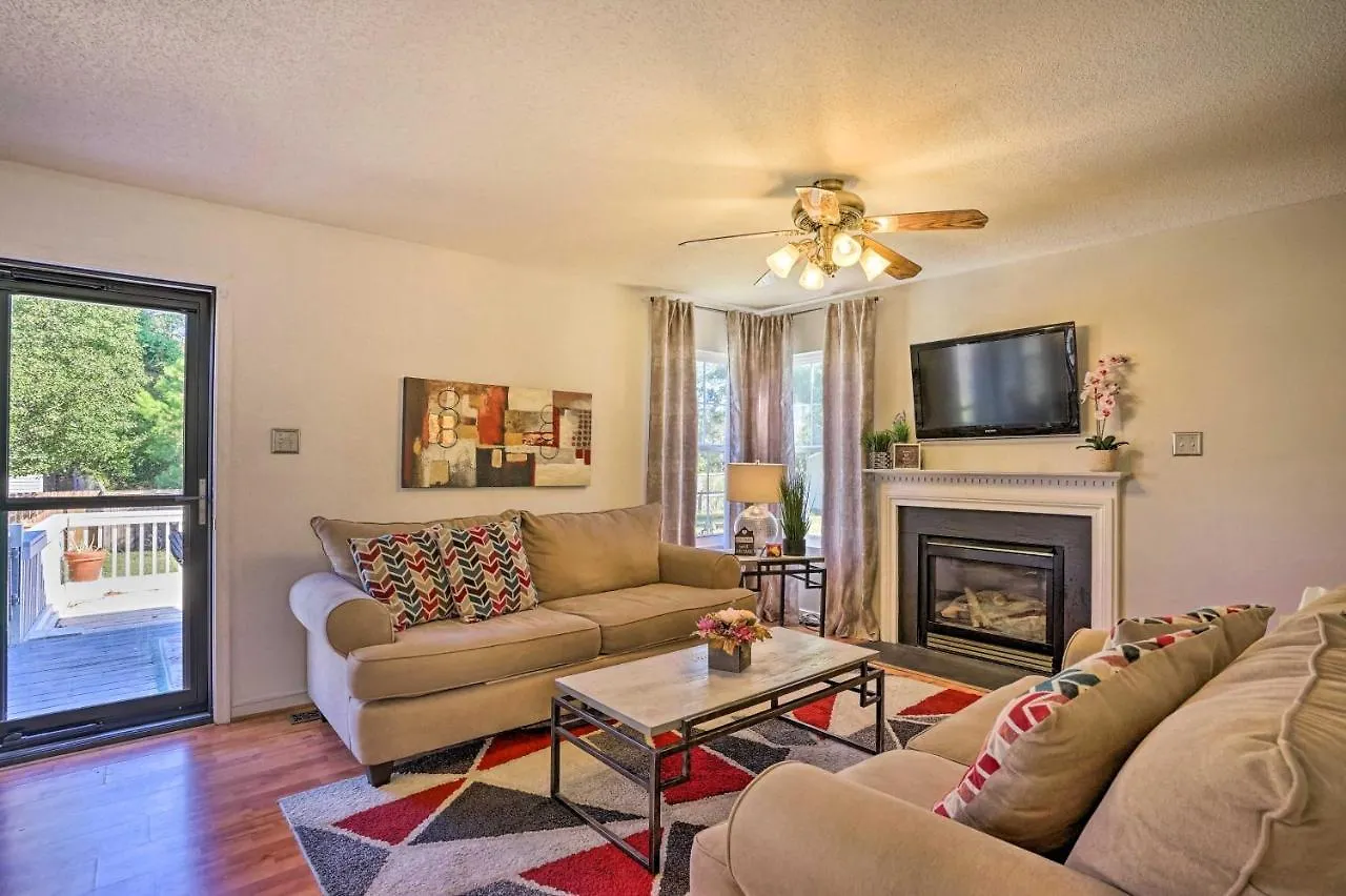 Charming Sandston Home About 9 Mi To Richmond!