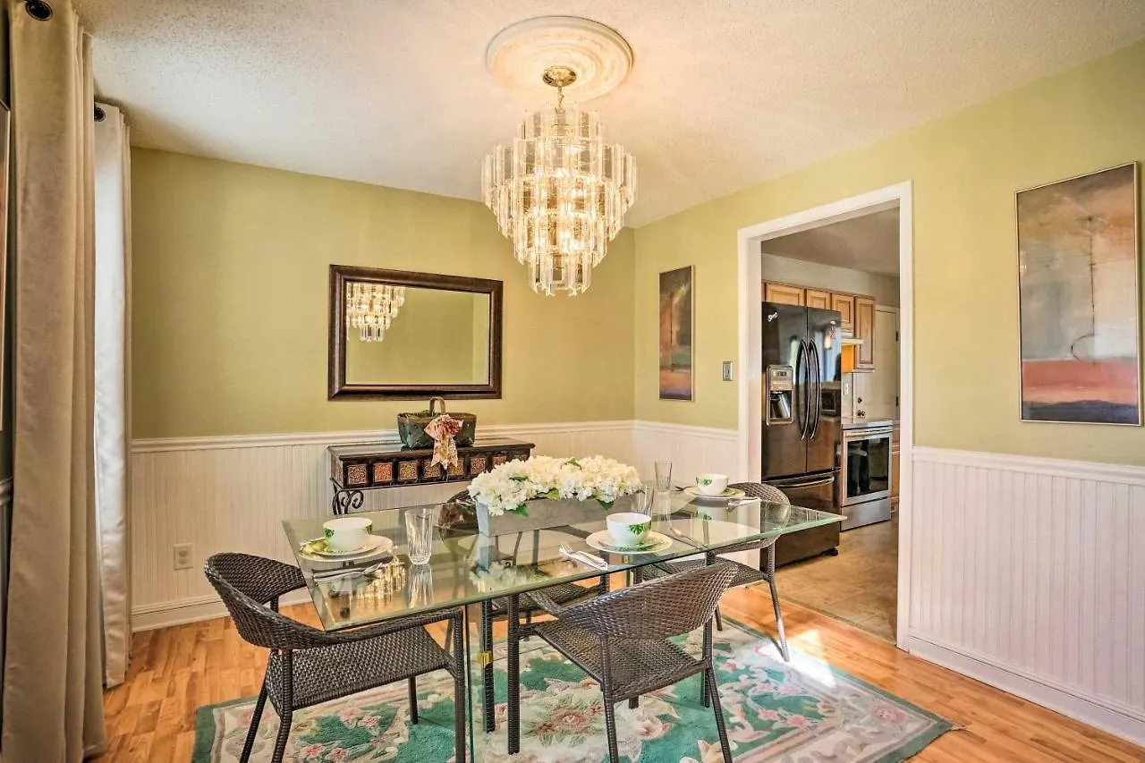 Holiday home Charming Sandston Home About 9 Mi To Richmond!