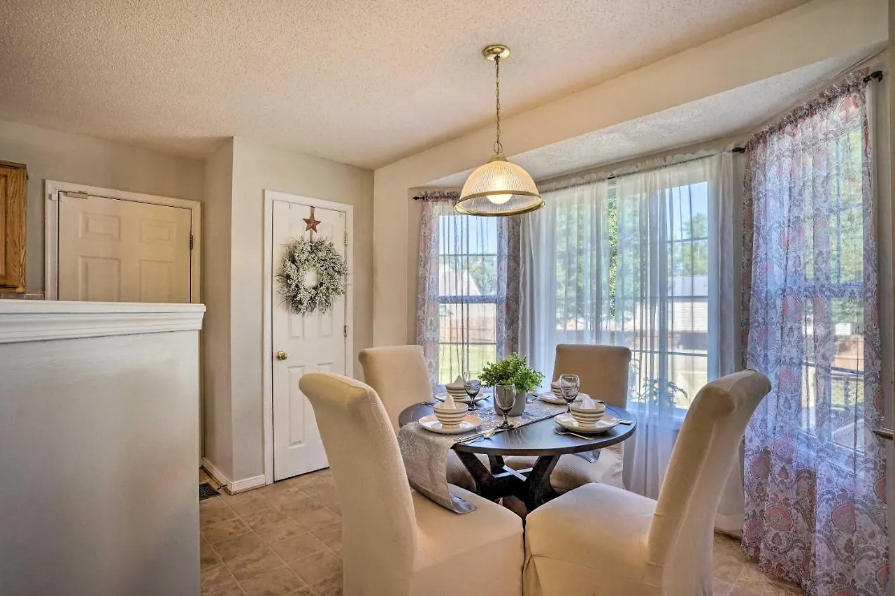 Charming Sandston Home About 9 Mi To Richmond!