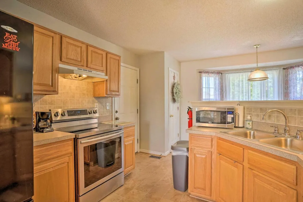 Charming Sandston Home About 9 Mi To Richmond! United States
