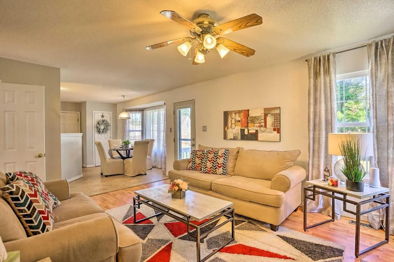 Charming Sandston Home About 9 Mi To Richmond! 0*,  United States