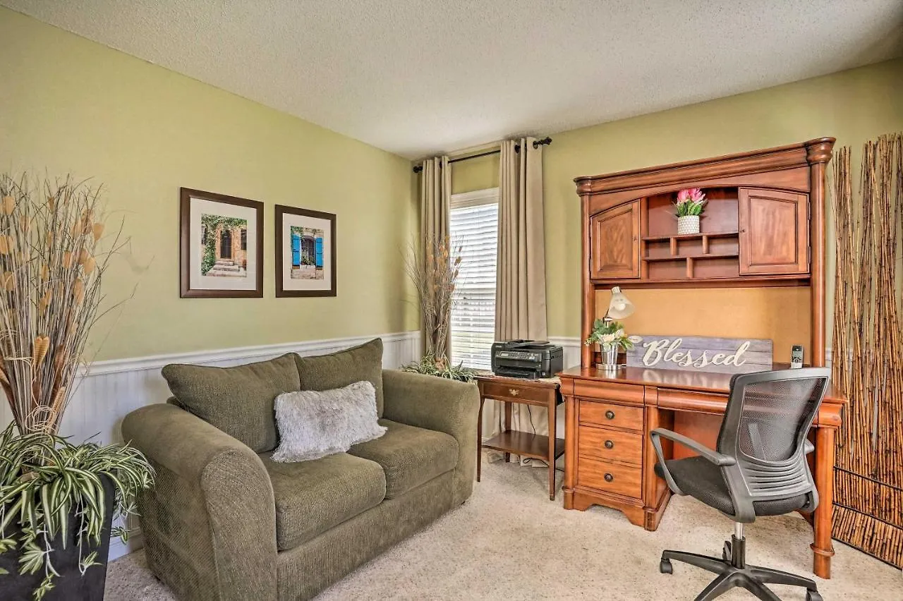 Charming Sandston Home About 9 Mi To Richmond!