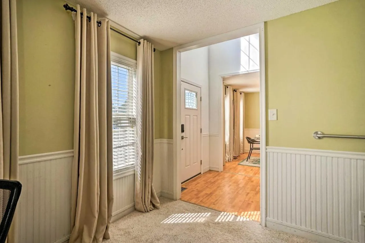 Charming Sandston Home About 9 Mi To Richmond!