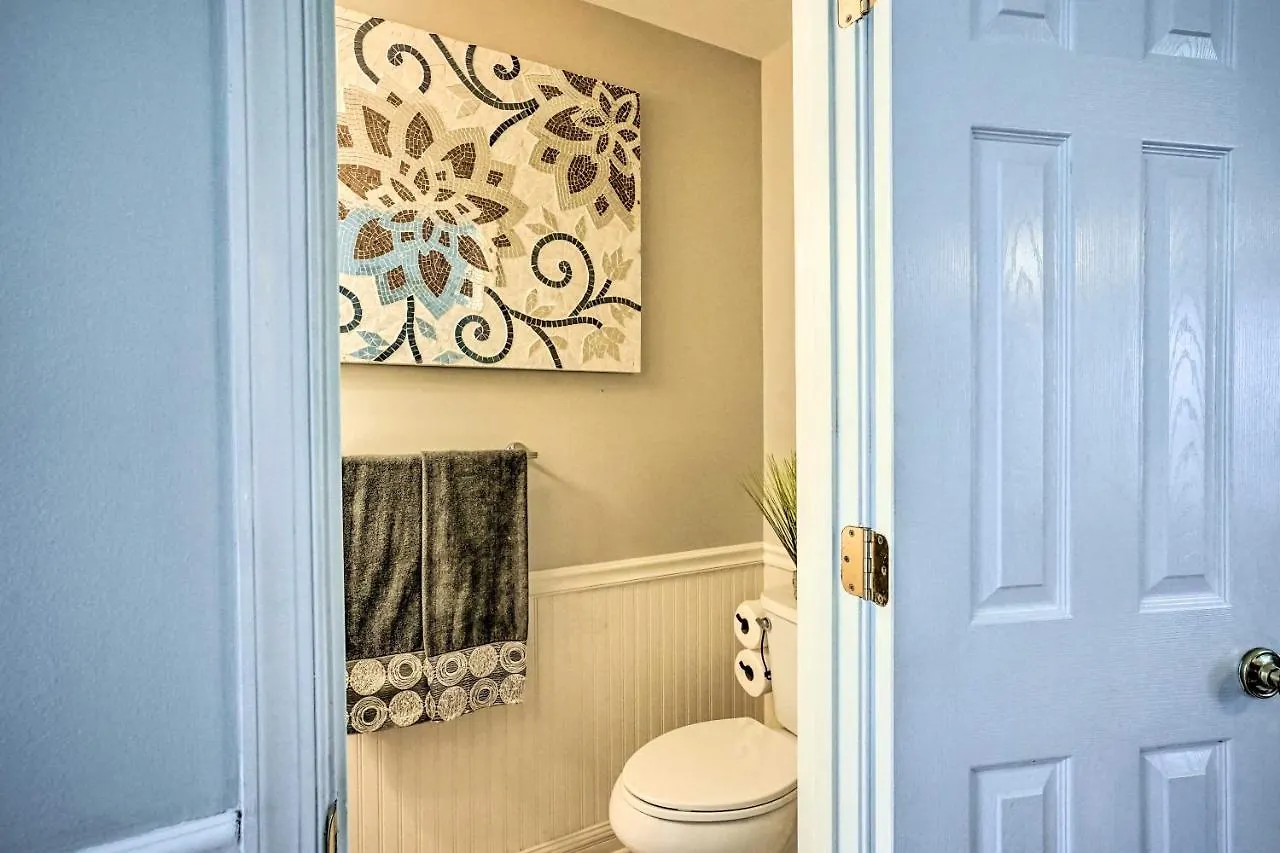 Charming Sandston Home About 9 Mi To Richmond!