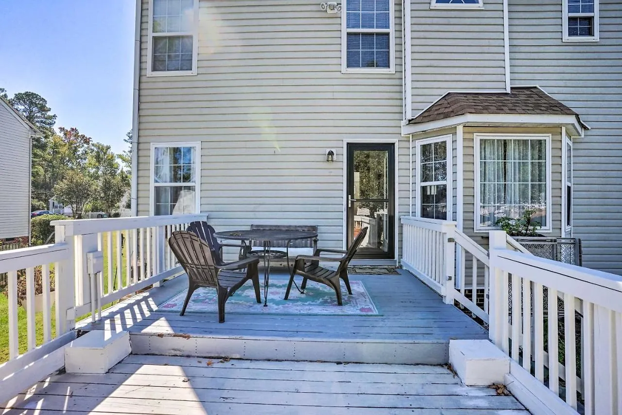 Holiday home Charming Sandston Home About 9 Mi To Richmond!
