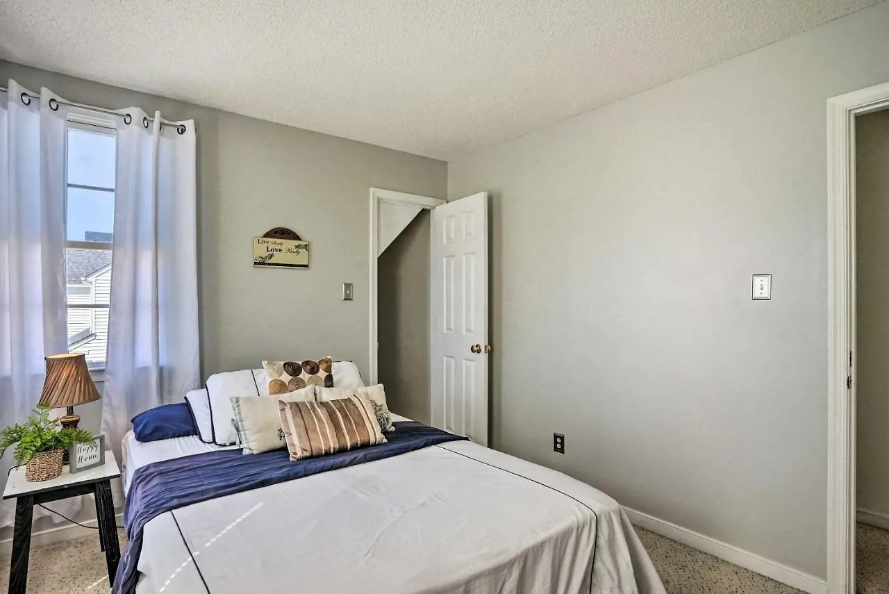 Charming Sandston Home About 9 Mi To Richmond! Holiday home