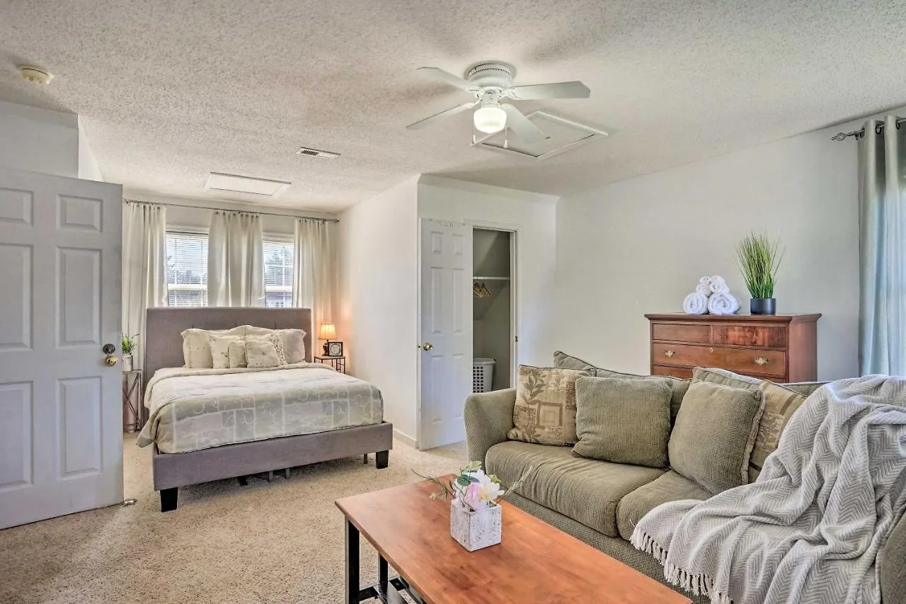 Charming Sandston Home About 9 Mi To Richmond! Holiday home