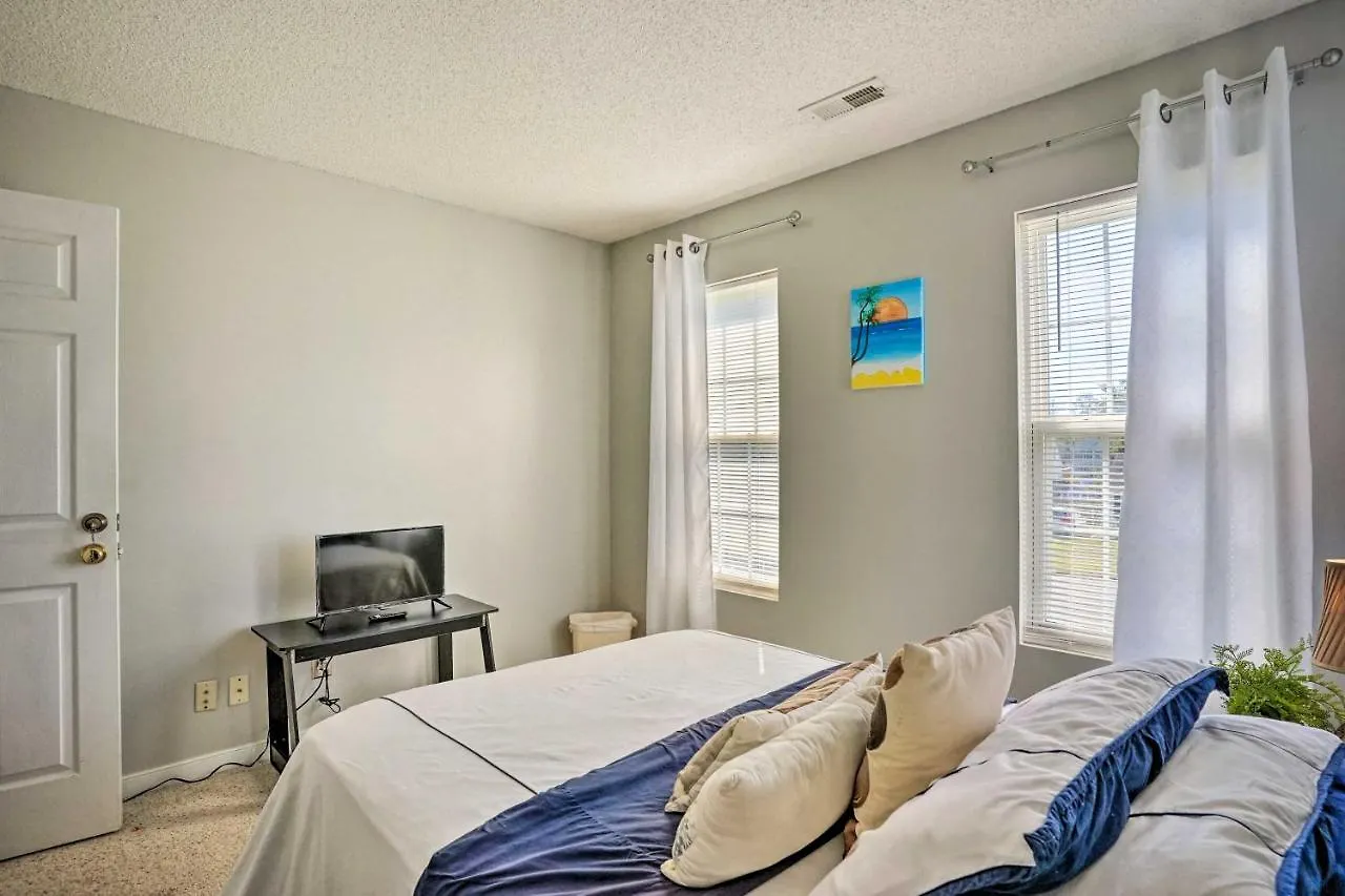 Charming Sandston Home About 9 Mi To Richmond!
