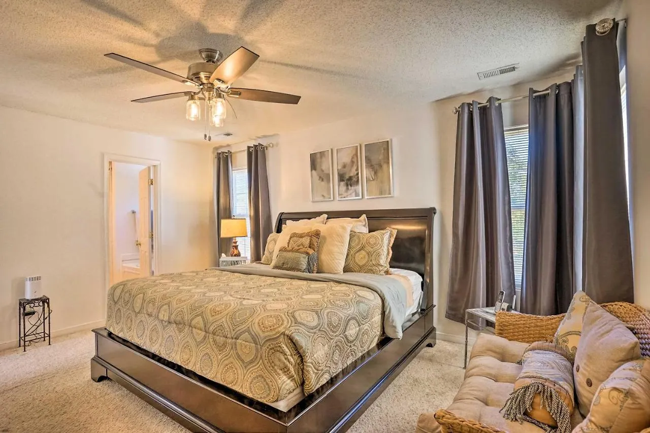 Holiday home Charming Sandston Home About 9 Mi To Richmond!