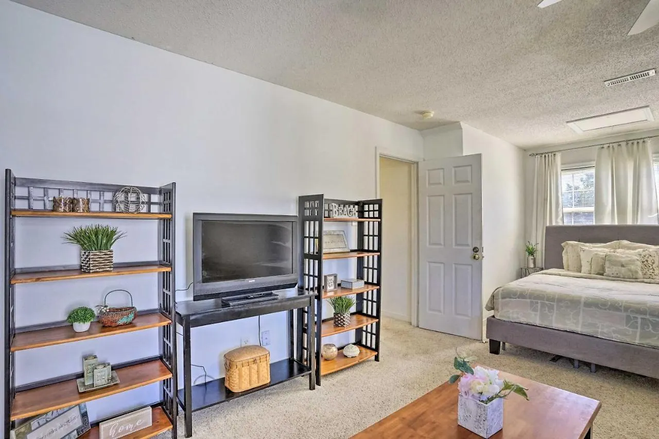 Charming Sandston Home About 9 Mi To Richmond!