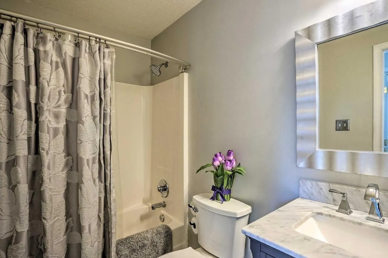 Charming Sandston Home About 9 Mi To Richmond! 0*,  United States