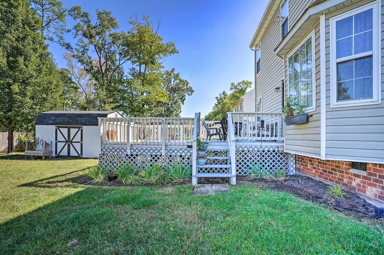 Charming Sandston Home About 9 Mi To Richmond!